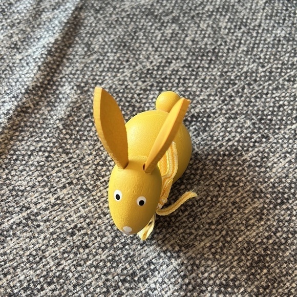 Vintage Scandinavian Wood Bunny Rabbit Yellow Round W/ Bow Made In Sweden - Picture 8 of 9